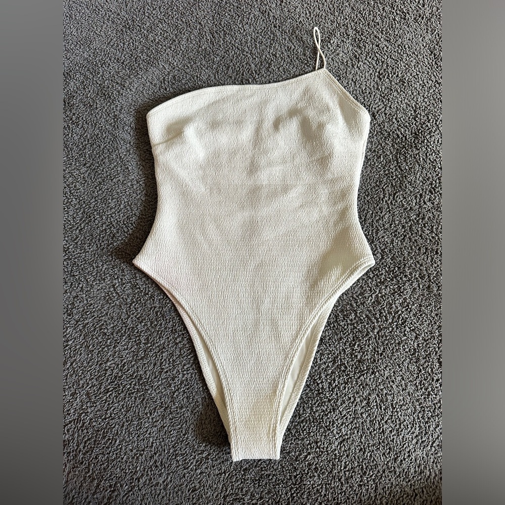 WANDERLUST textured ivory one piece swim suit women’s size small